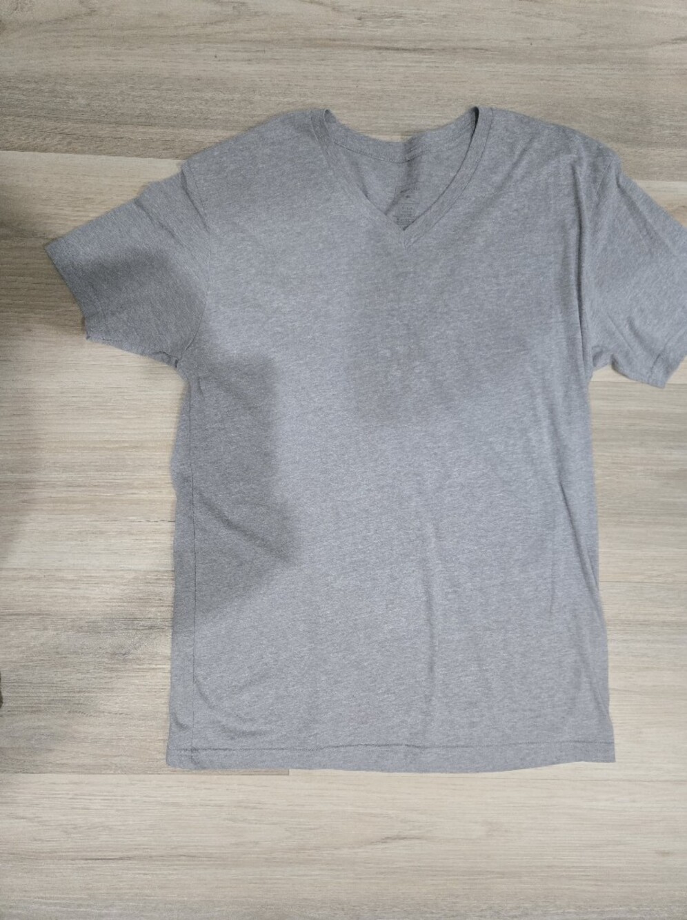 Quicksilver Men's Large Gray V-Neck Shirt - Classic Everyday Tee